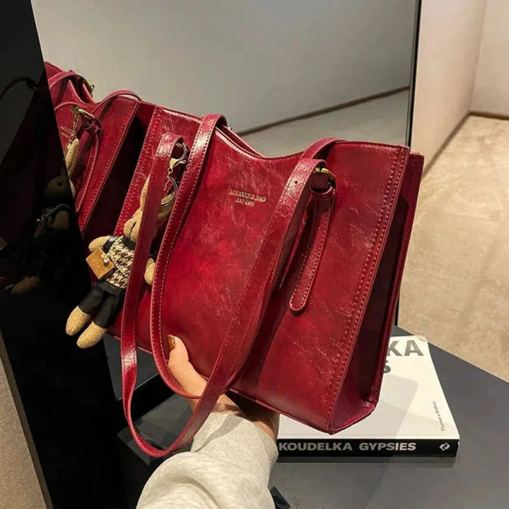 Furique – Plüschige Schultertasche mit Hasenanhänger